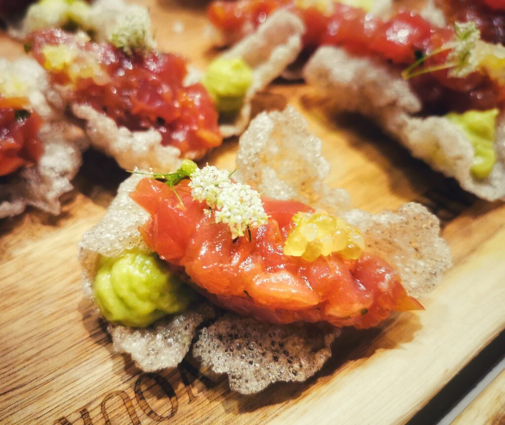 Tartare de thon à l'avocat et caviar de yusu par Antoine Lemay